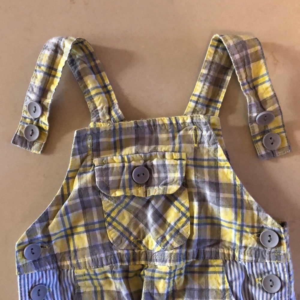 **6 Items for $26** Baby Checkered Shortall, size 6-9mos - Picture 3 of 13